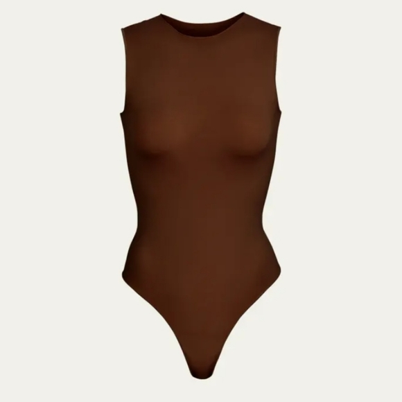 New SKIMS Essential Sleeveless Crewneck Cocoa Thong Bodysuit Women's Siz… - Picture 6 of 9